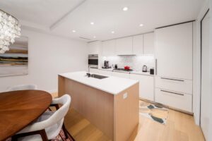 405 - 1365 W Davie Street