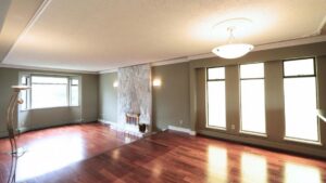 429 w Windsor Road