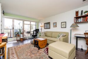 538 - 1515 W 2nd