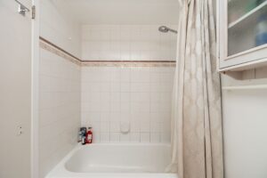 538 - 1515 W 2nd