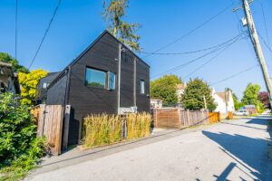 782 E 19th Avenue