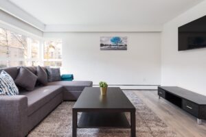 10 - 1537 Burnaby Street
