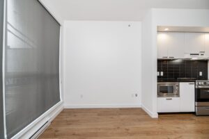 201 - 557 E Cordova