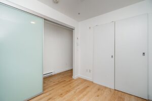 201 - 557 E Cordova