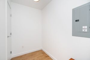201 - 557 E Cordova