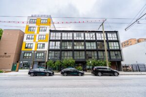 201 - 557 E Cordova