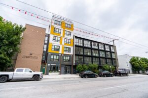 201 - 557 E Cordova