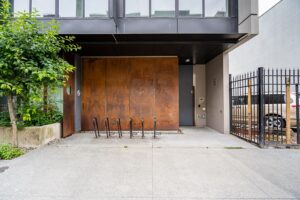 201 - 557 E Cordova