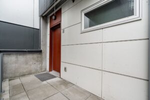 201 - 557 E Cordova