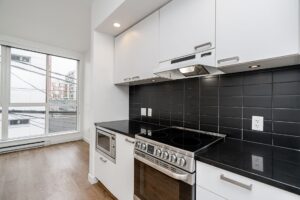 201 - 557 E Cordova
