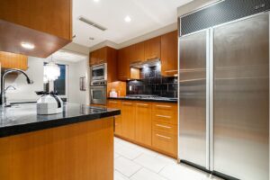 607 - 323 Jervis Street