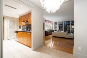 607 - 323 Jervis Street