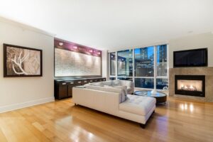 607 - 323 Jervis Street