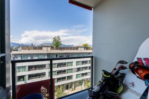 706 - 250 6th Avenue