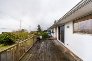 709 Roslyn Boulevard