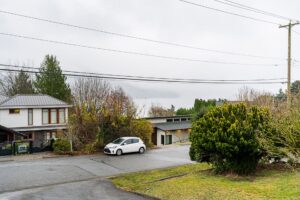 709 Roslyn Boulevard
