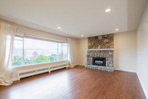 709 Roslyn Boulevard