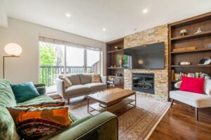 10 - 3855 Pender
