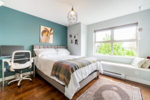 10 - 3855 Pender