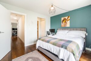 10 - 3855 Pender