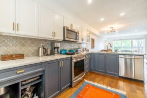 10 - 3855 Pender