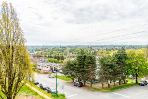 10 - 3855 Pender