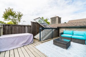 10 - 3855 Pender
