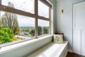 10 - 3855 Pender
