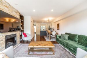 10 - 3855 Pender