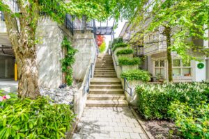 10 - 3855 Pender