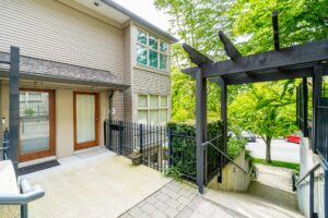 10 - 3855 Pender