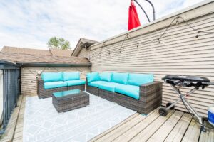 10 - 3855 Pender