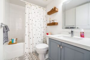 10 - 3855 Pender