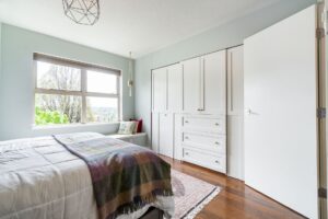 10 - 3855 Pender