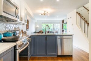 10 - 3855 Pender