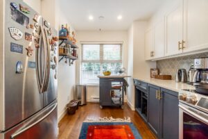 10 - 3855 Pender