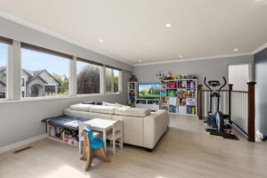 Upper - 10671 Rosecroft Crescent